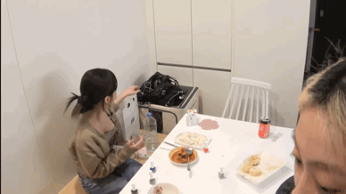 최근 스탭 폰에 있는 앨범을 보다가 충격받았다는 헤이즈 | 인스티즈