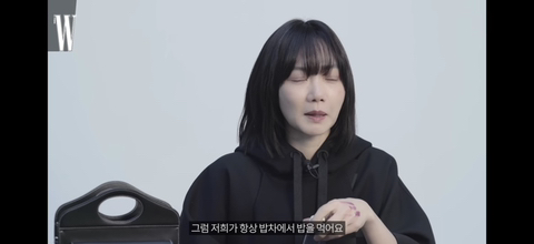 물건을 진짜 오래, 심플하게 쓰는 배두나 왓츠인마이백.jpg | 인스티즈