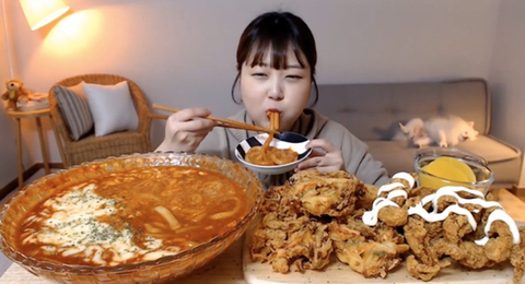 흔한 먹방 유튜버의 댕댕이 jpg | 인스티즈