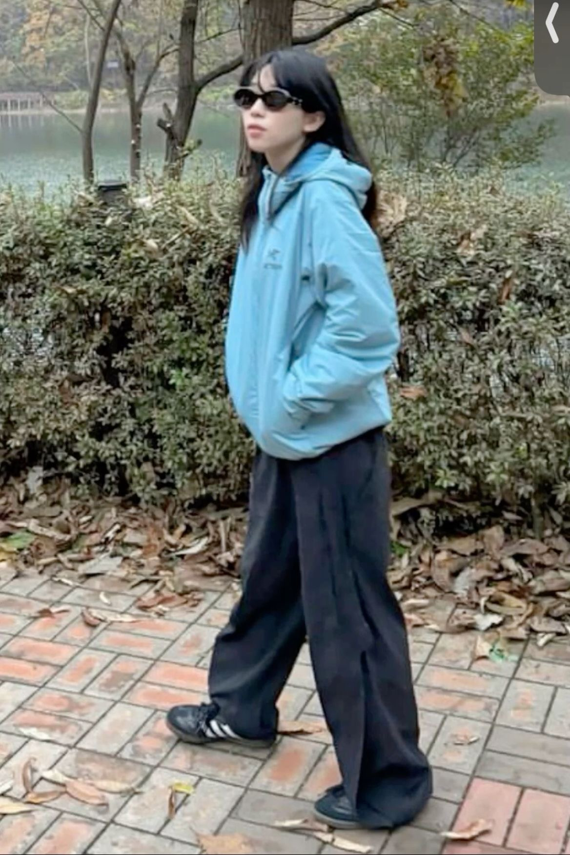 편안한 상의 + 와이드팬츠 + 투박한 신발 = 여자의 가을🍁 | 인스티즈