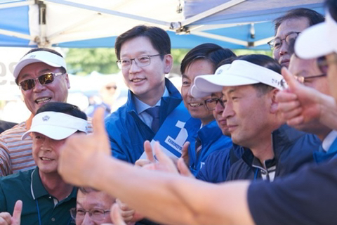 많은 사람들이 완전 놀랄듯한 김경수 경남도지사 동창회 짤...... jpg | 인스티즈