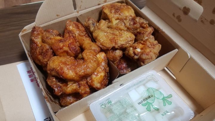교촌치킨 하고 비슷 하다는 치킨 | 인스티즈