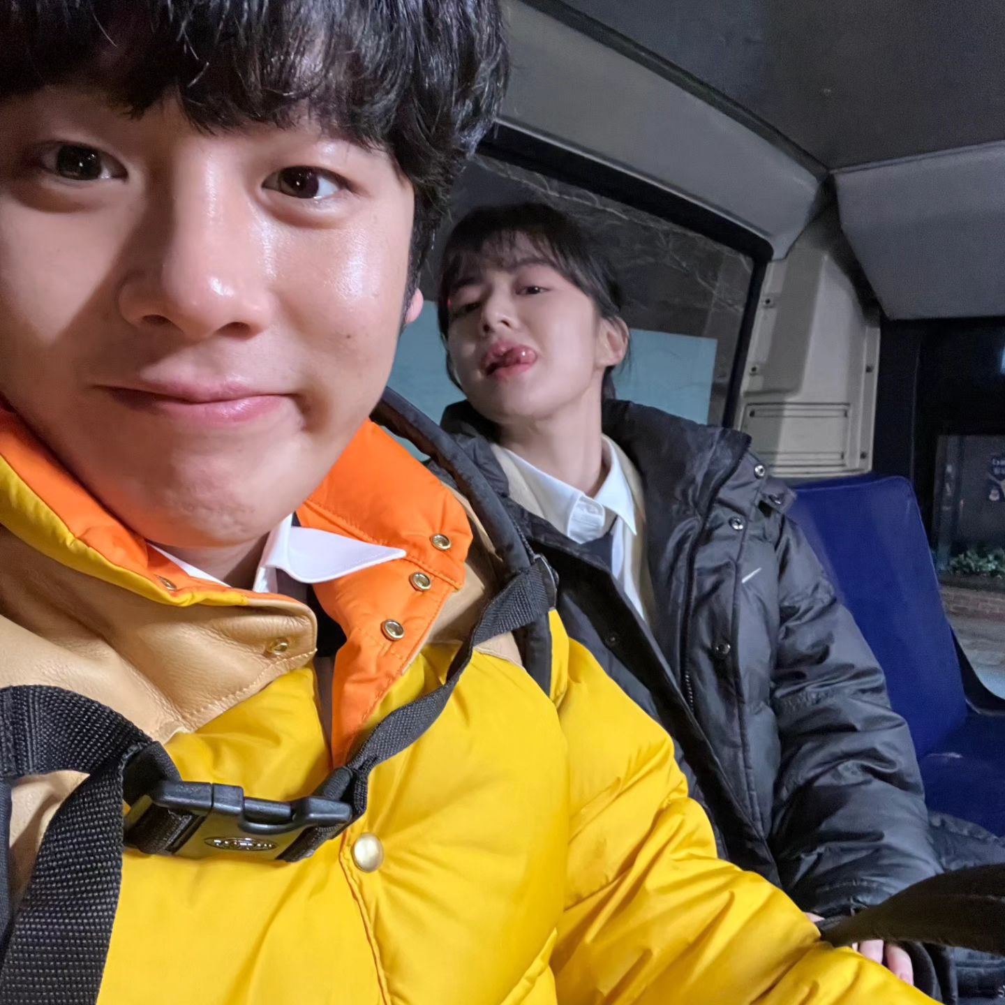 무빙 김봉석-장희수 그 자체라고 이슈중인 본체 배우들 고윤정-이정하 노는 모습.twt | 인스티즈