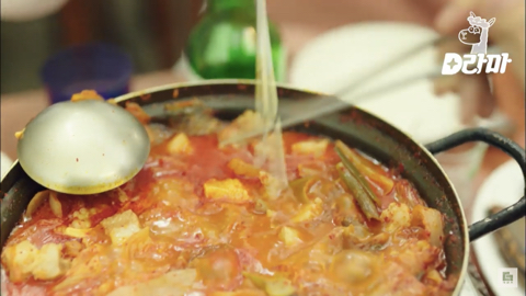 [식샤를합시다2] 최애로 꼽는 사람들이 많은 김치찌개씬.gif | 인스티즈