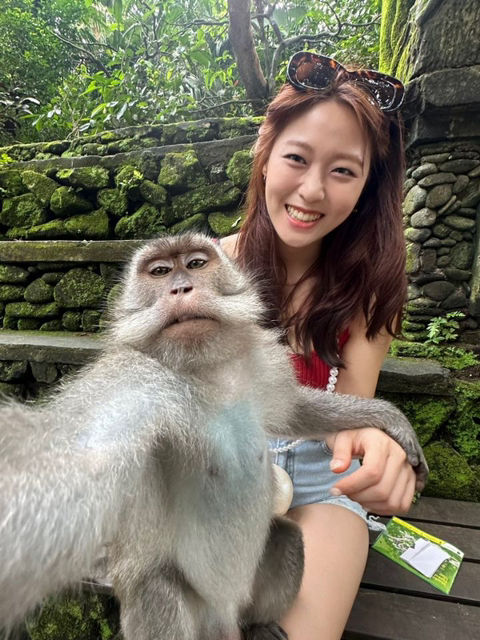 설현이랑 사진찍은 원숭이 | 인스티즈