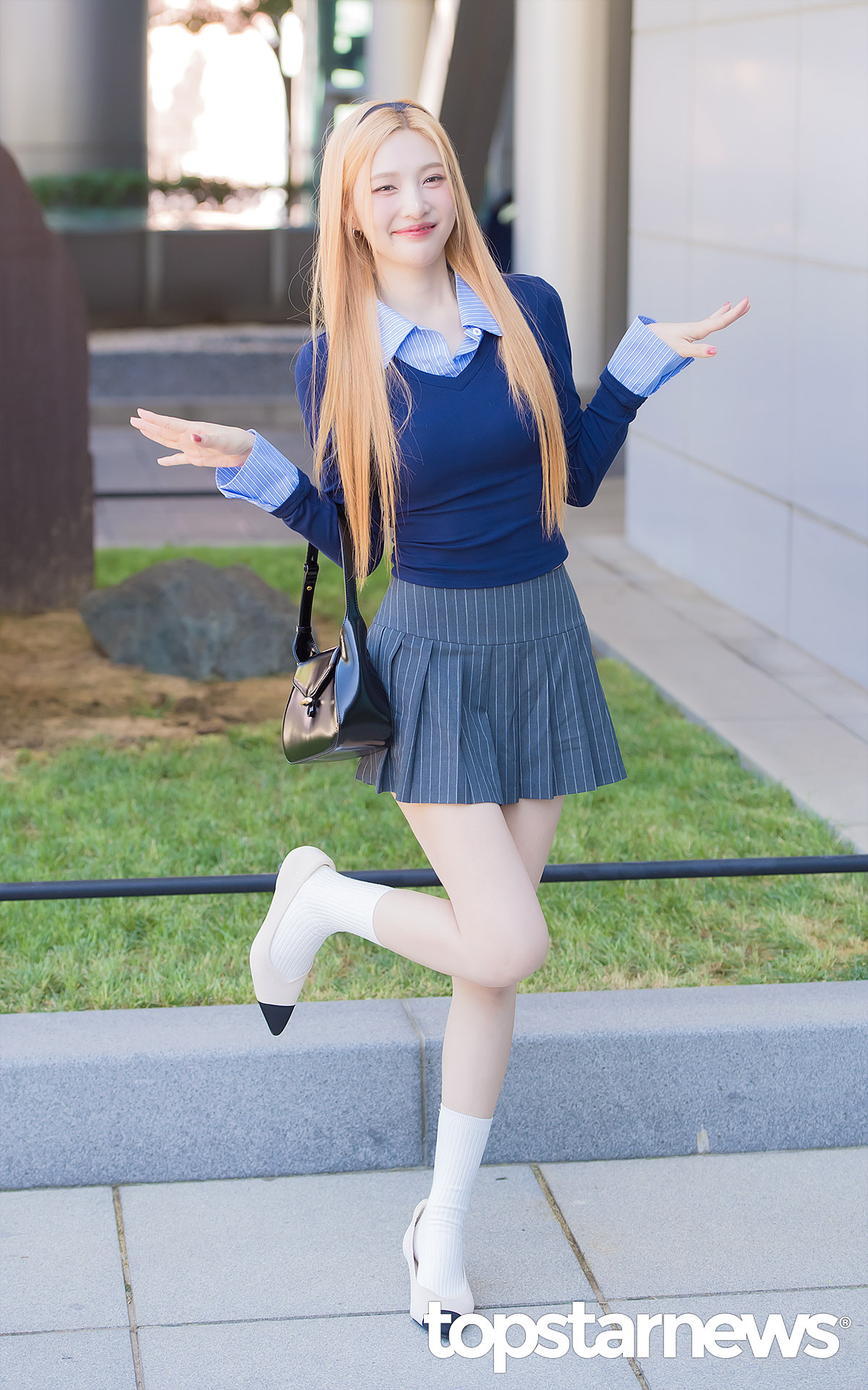 오늘자 하이틴 퀸카재질 프레피룩 조이.jpg | 인스티즈