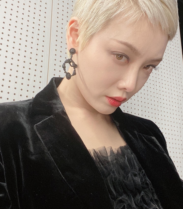 탈색 숏컷 머리로 변신한 배우 김히어라 (더글로리 이사라, 우영우 계향심 역할 배우).jpg | 인스티즈