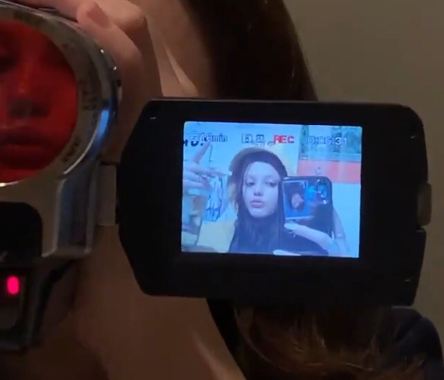 요즘 다시 유행하는 레트로 캠코더.gif | 인스티즈