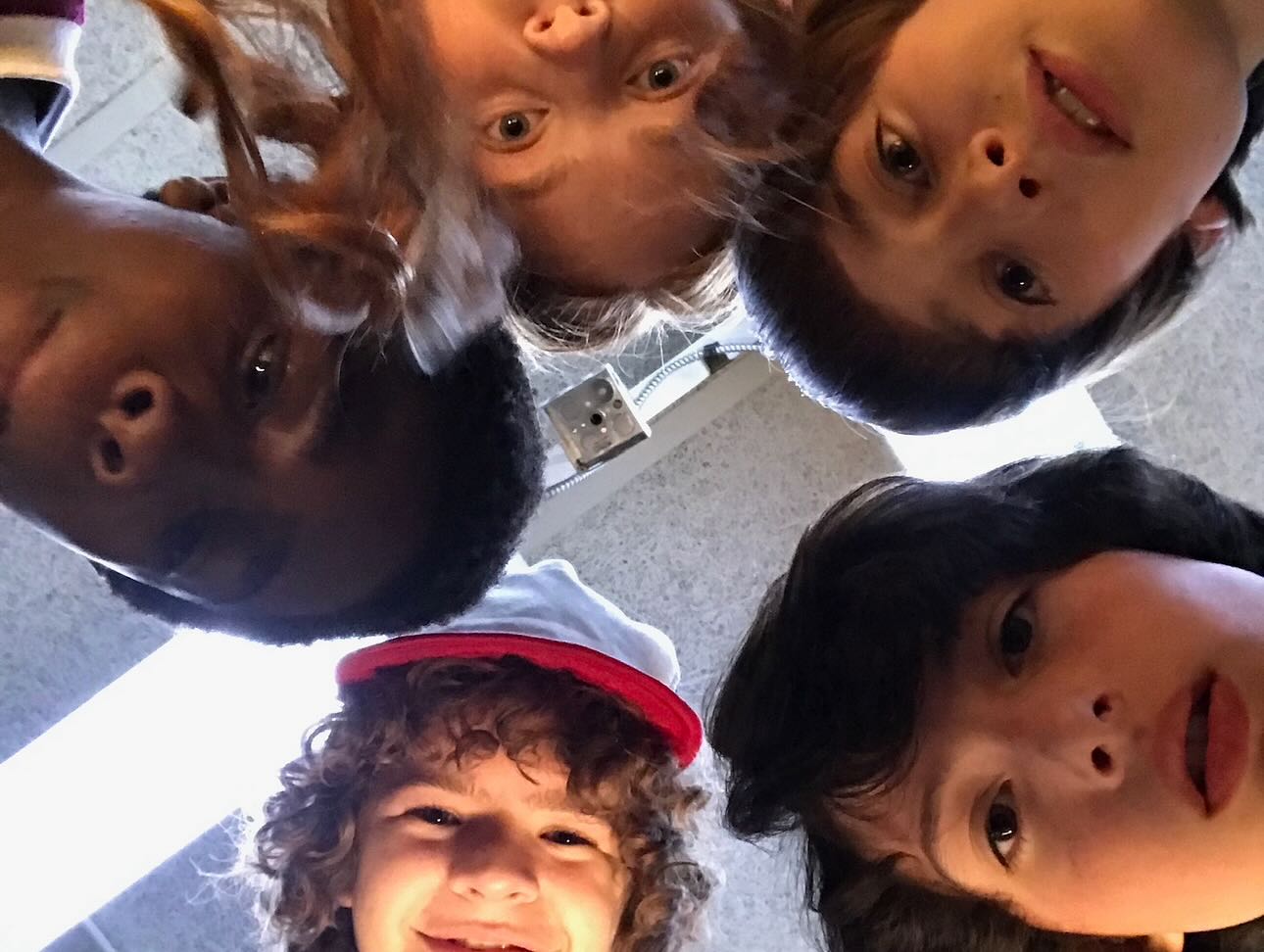 넷플이 올린 '기묘한 이야기' 애들 9년전과 현재 | 인스티즈