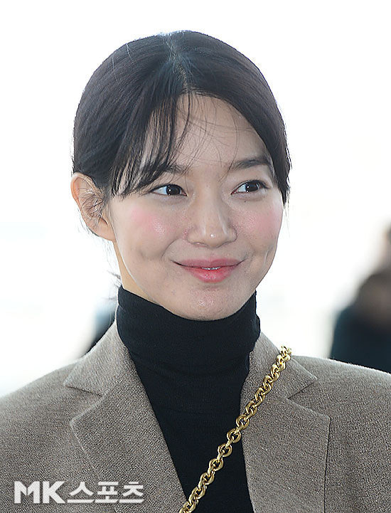 신민아 2018년도 공항패션 | 인스티즈