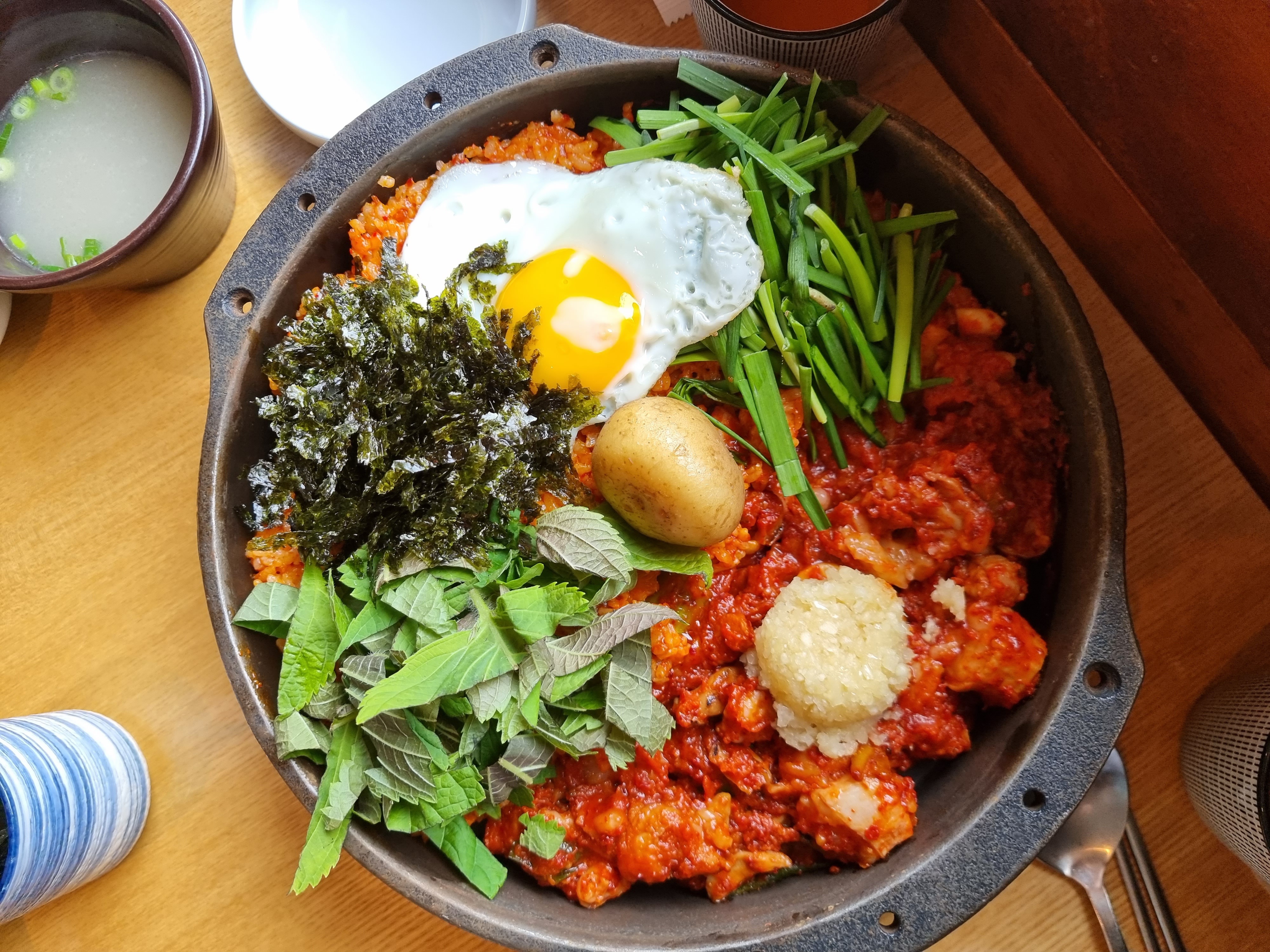 자꾸 없어져서 다시 쓰는 용산구 괜찮은 식당 리뷰 - 콧멍에트... 차분한 20대들의 알흠다운 공간 자꾸 없어져서 다시 쓰는 용산구 괜찮은 식당 리뷰
