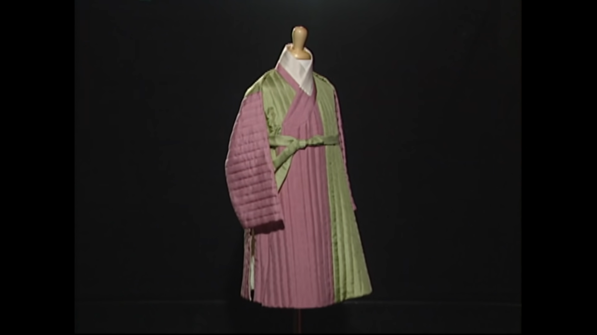 소년 미라의 묘에서 함께 발견된 것 | 인스티즈