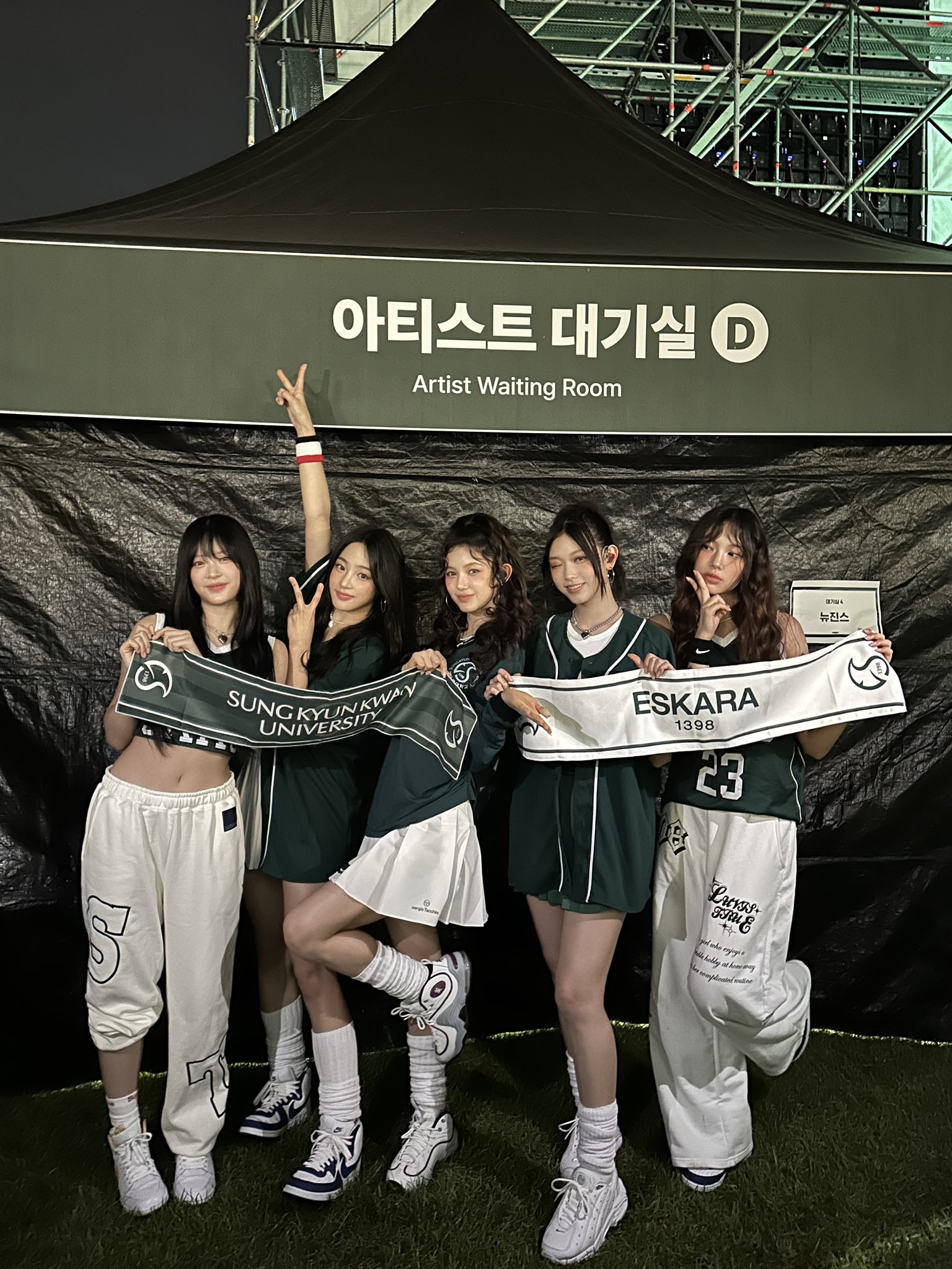 뉴진스 대학축제 영상마다 착장에 대해 논하는 댓글이 꼭 있는 이유.gif | 인스티즈