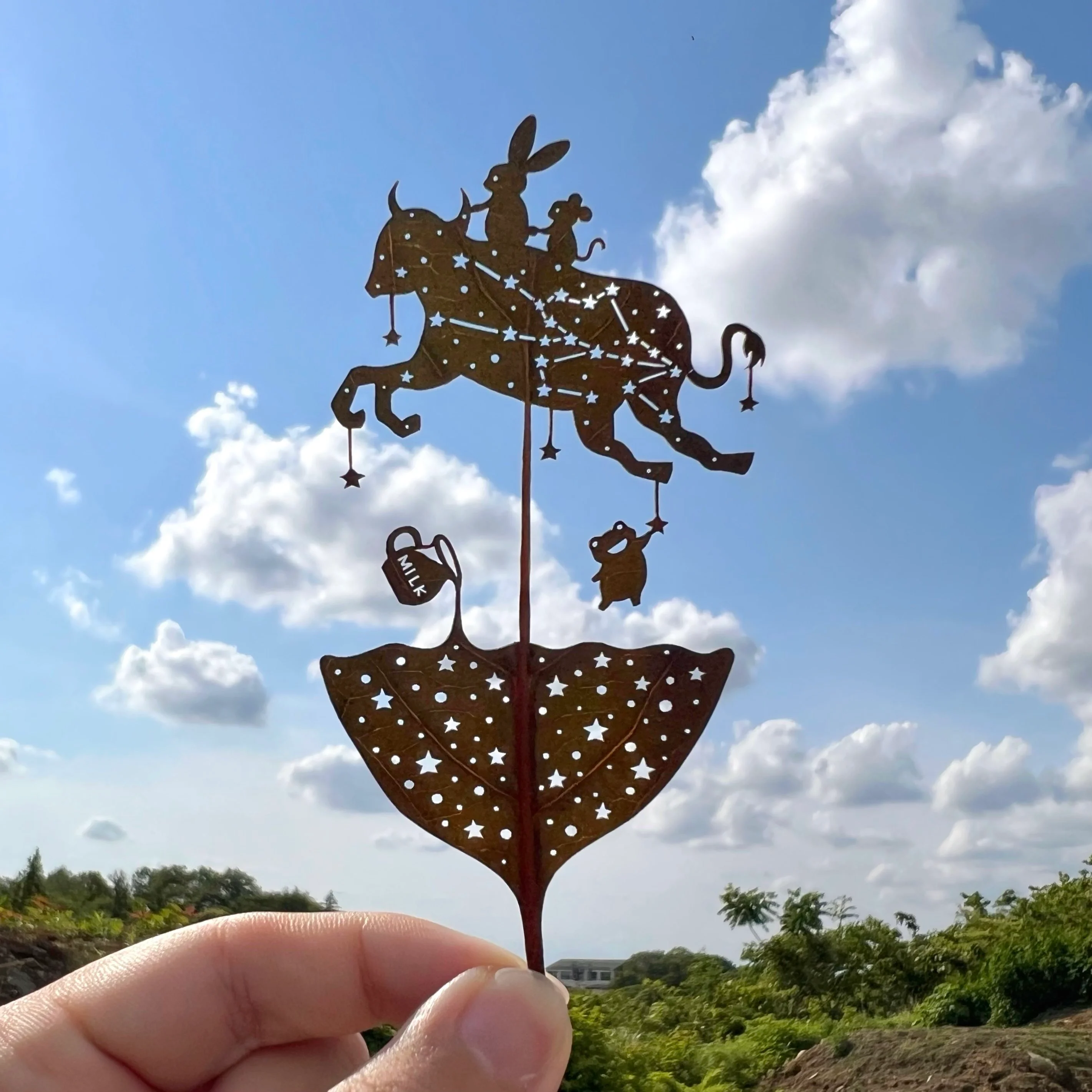 ADHD를 가진 작가가 만든 나뭇잎 아트 작품 | 인스티즈