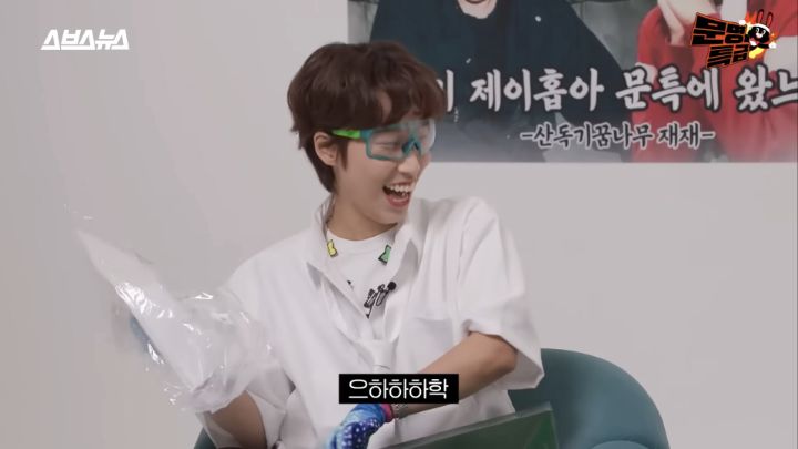 생일선물 준 문특제작진 뿌듯하게 만드는 방탄소년단 제이홉 리액션ㅋㅋㅋ | 인스티즈