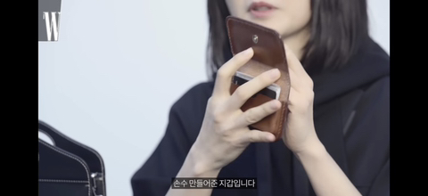 물건을 진짜 오래, 심플하게 쓰는 배두나 왓츠인마이백.jpg | 인스티즈