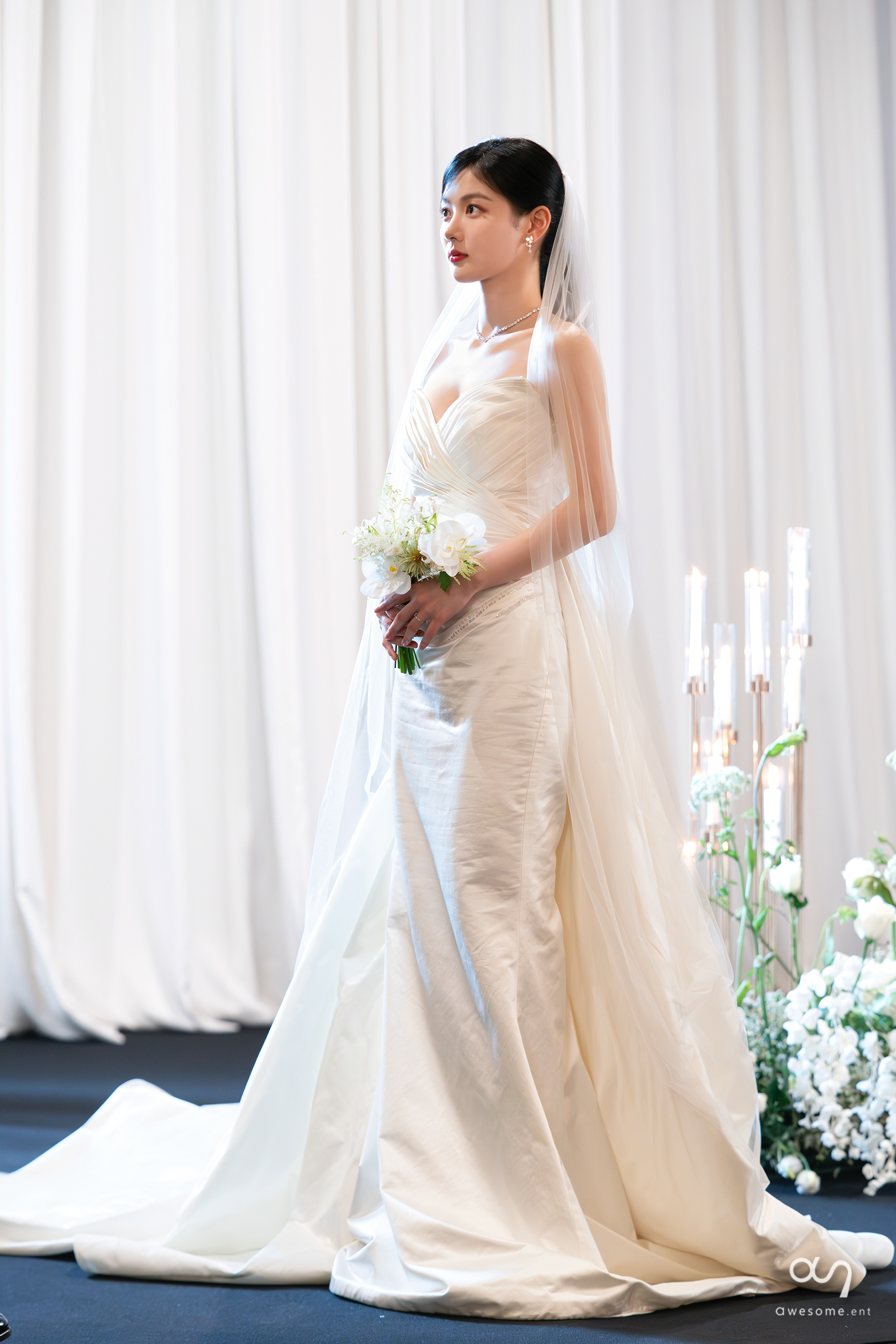 데뷔 20년차에 처음으로 웨딩씬 찍은 김유정 | 인스티즈