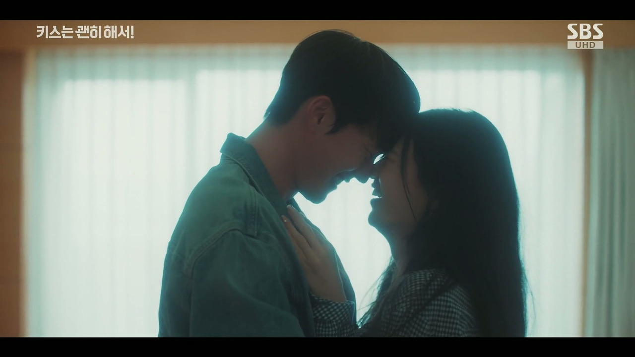 [키스는괜히해서] 동굴 속에서도, 자기 집에 찾아왔을때도, 같은 방에서 잤을때도 눈물 참았는데.jpg | 인스티즈
