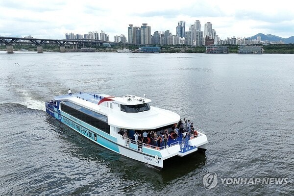 한강버스 다른 거 다 떠나서 저 색깔은 눈 뜨고 못 봐주겠다.twt | 인스티즈