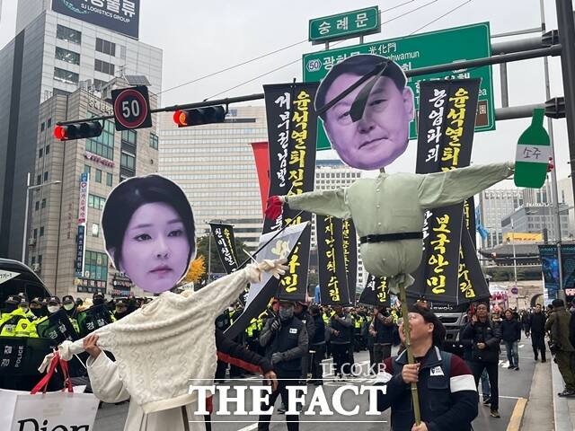 현재 퇴진 시위에서 상여 퍼포먼스 준비 중이라는 제일 파괴력이 쎄다는 노조.jpg | 인스티즈
