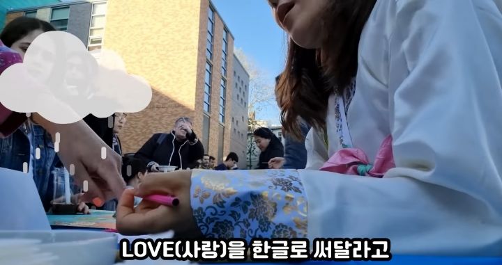 한 유튜버가 미국 학교에서 한국 홍보하는 법.jpg | 인스티즈