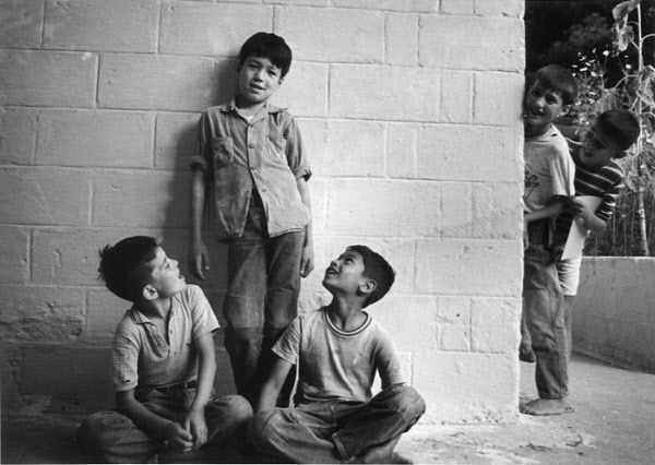 민족의 순수성을 지키기 위해 나라에서 혼혈 고아들을 해외로 이주시킴 | 인스티즈