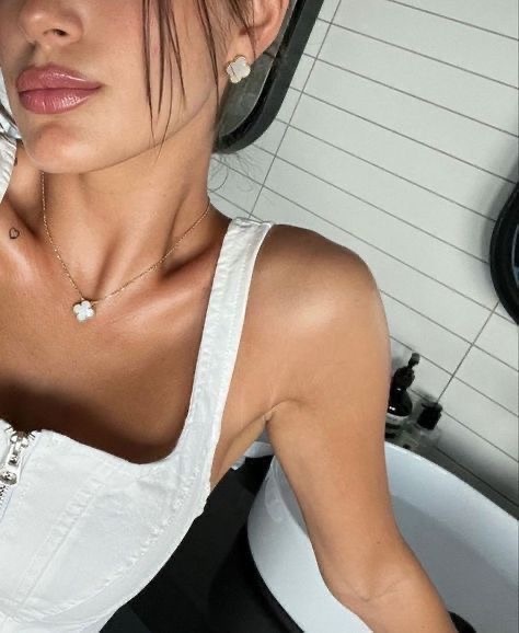 전 세계적으로 가장 히트 친 목걸이가 아닐까 하는 .jpg | 인스티즈