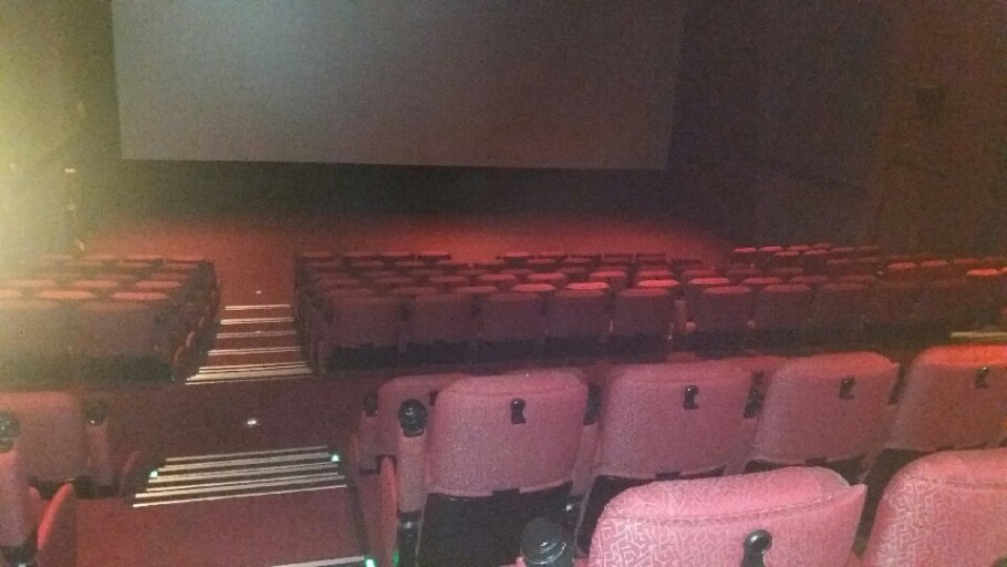 의외로 영화관에서 이건 도무지 혼자선 못하겠다는 사람 많음 | 인스티즈