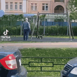 고양이 산책시키다가 그네 태워주는 할아버지.jpgif | 인스티즈