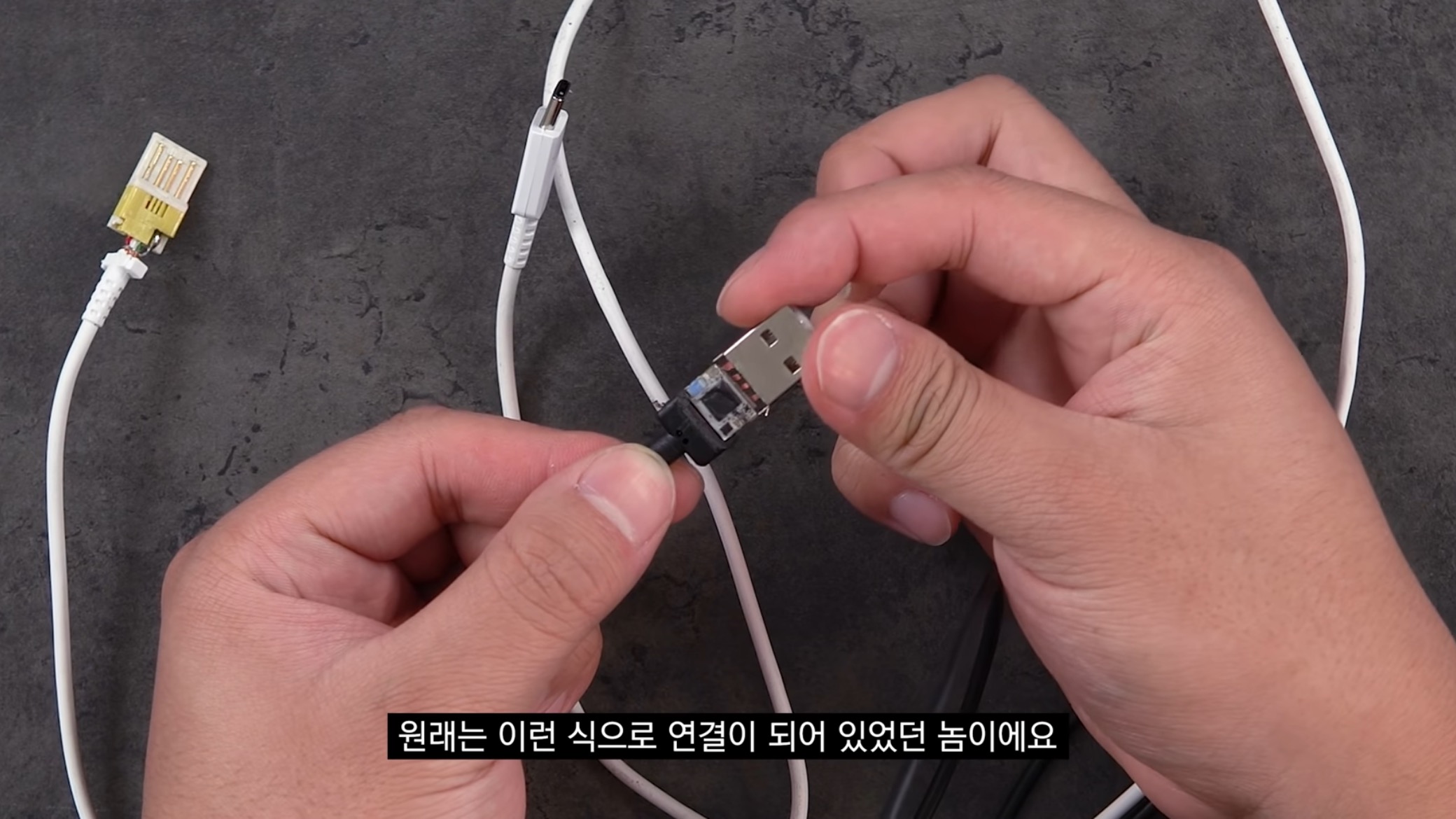 공공장소에서 "공용충전기" 쓰는사람들이 알면 좋을 내용..jpg | 인스티즈