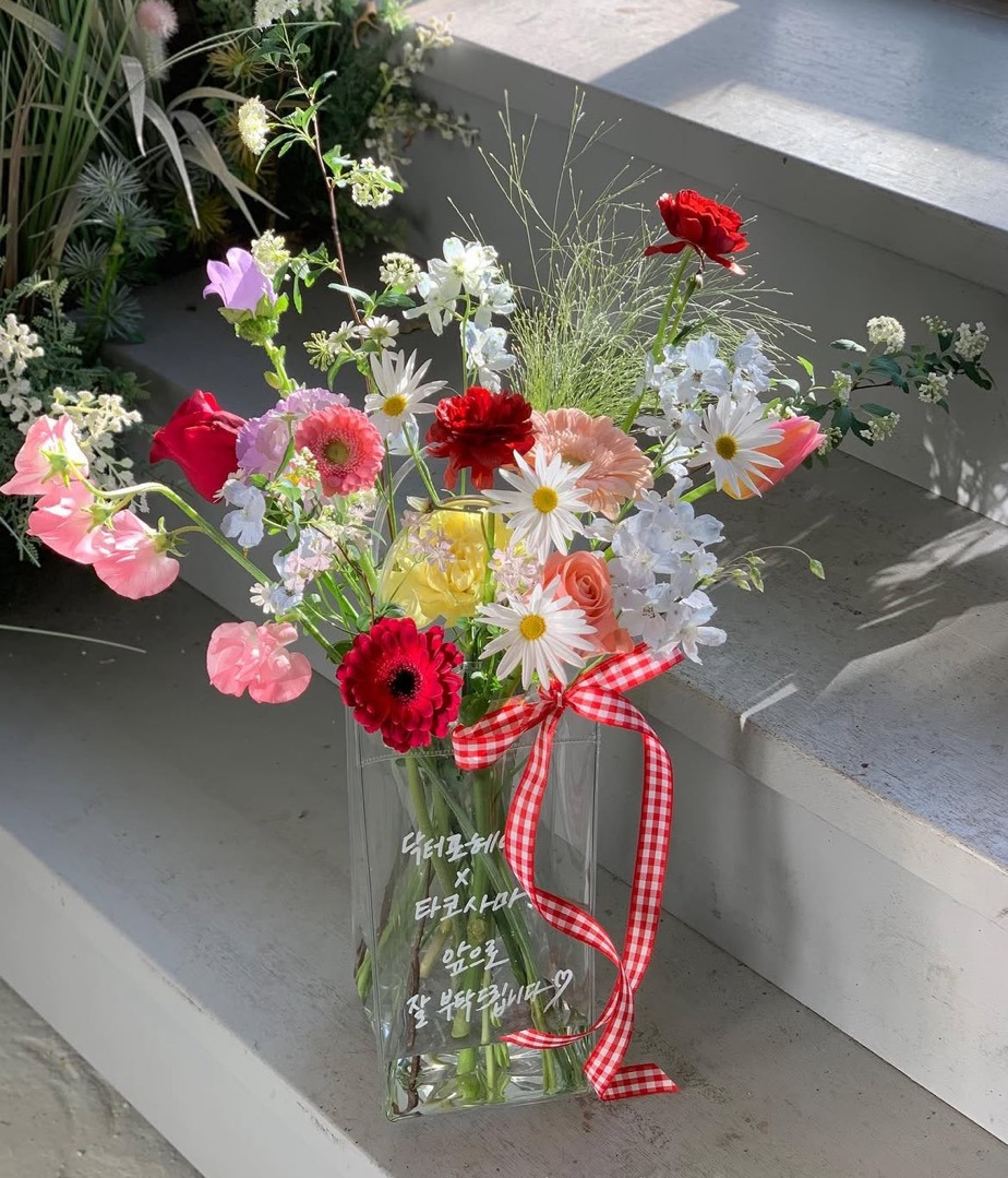 🙋: 싼티 안 나는 걸로 주세요... 주문하신 꽃다발 나왔습니다 💐🪻 | 인스티즈