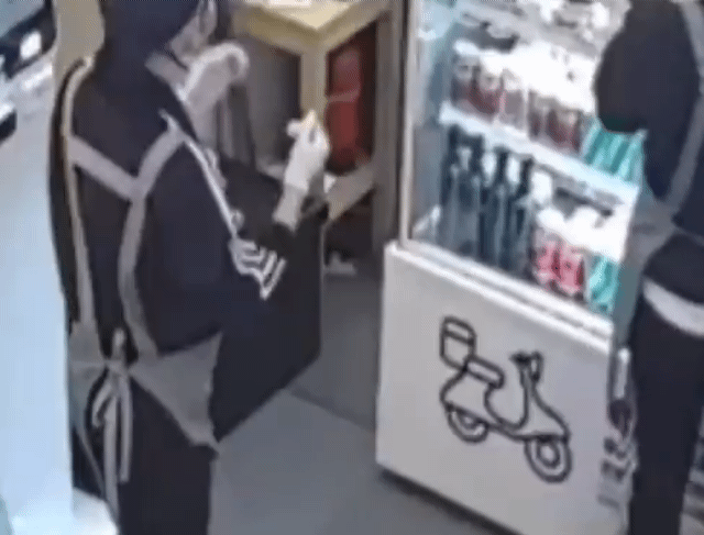 매장에 엄청 큰 벌레가 들어왔는데 직원들 반응이 너무 귀여움 | 인스티즈