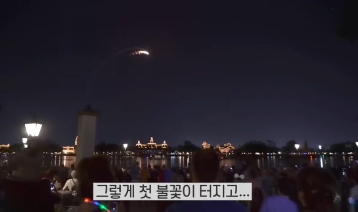 영화처럼 디즈니월드에서 프로포즈 한 유튜버 (웃소 성희 고탱) | 인스티즈