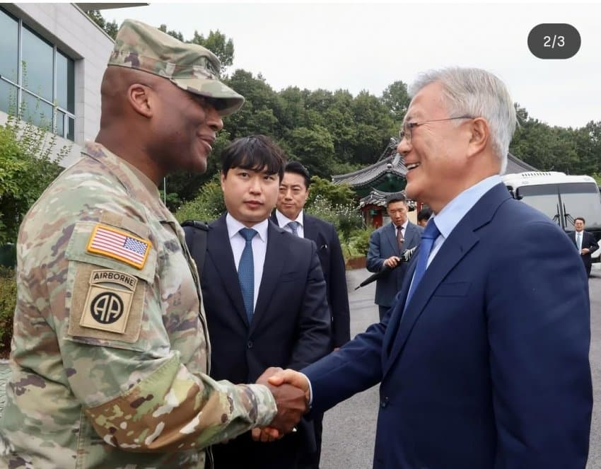 문재인, 9·19 공동선언 7주년 JSA 방문…도보다리도 둘러봐 | 인스티즈