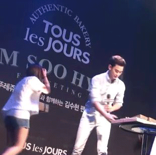 영원히 고통받는 김수현.gif 2024버전 | 인스티즈