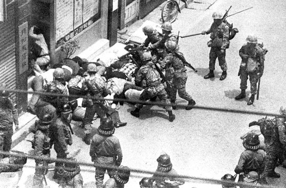 민주화 운동의 흔적을 아직도 기록하고 있는 대학교들 | 인스티즈