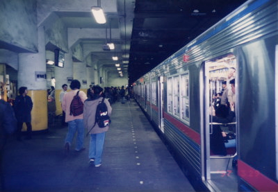 수도 한복판에 버려진 지하철역이 있다? | 인스티즈