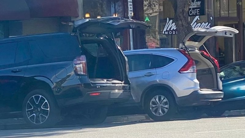 요즘 미국에 주차된 차 보면 다 트렁크가 열려있음 | 인스티즈