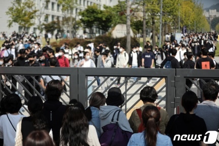 오늘자 연세대 앞 상황(feat.과거시험) | 인스티즈