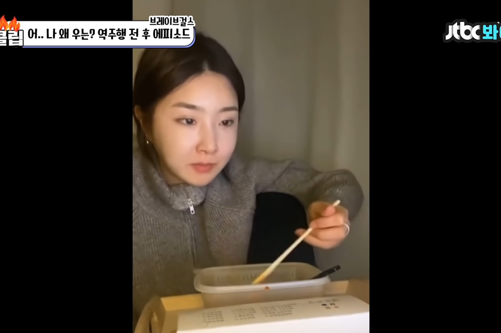 무명에 가깝던 시절과 달리 표정 완전 행복해보이는 브레이브 걸스 유나...jpgif (단발👩🏻) | 인스티즈