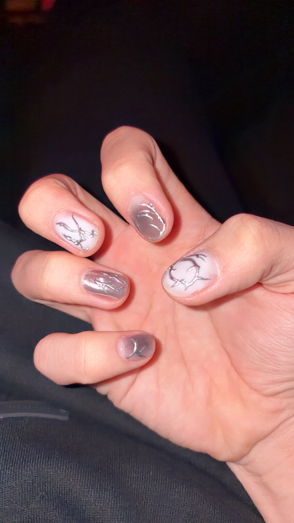 요즘 남돌들 사이에서 빼놓을 수 없다는 네일아트 | 인스티즈