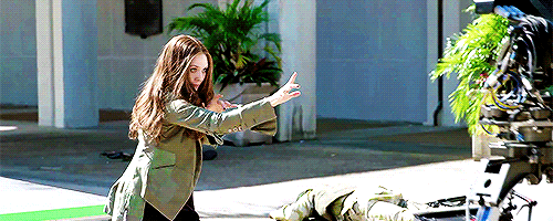 [마블] 완다 (스칼렛위치) 엘리자베스 올슨의 맛깔나는 손 연기.gif | 인스티즈