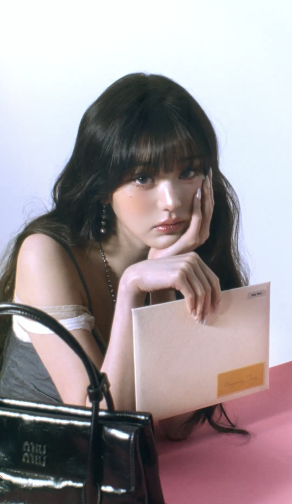 미우미우 SS26 티저 속 장원영 | 인스티즈