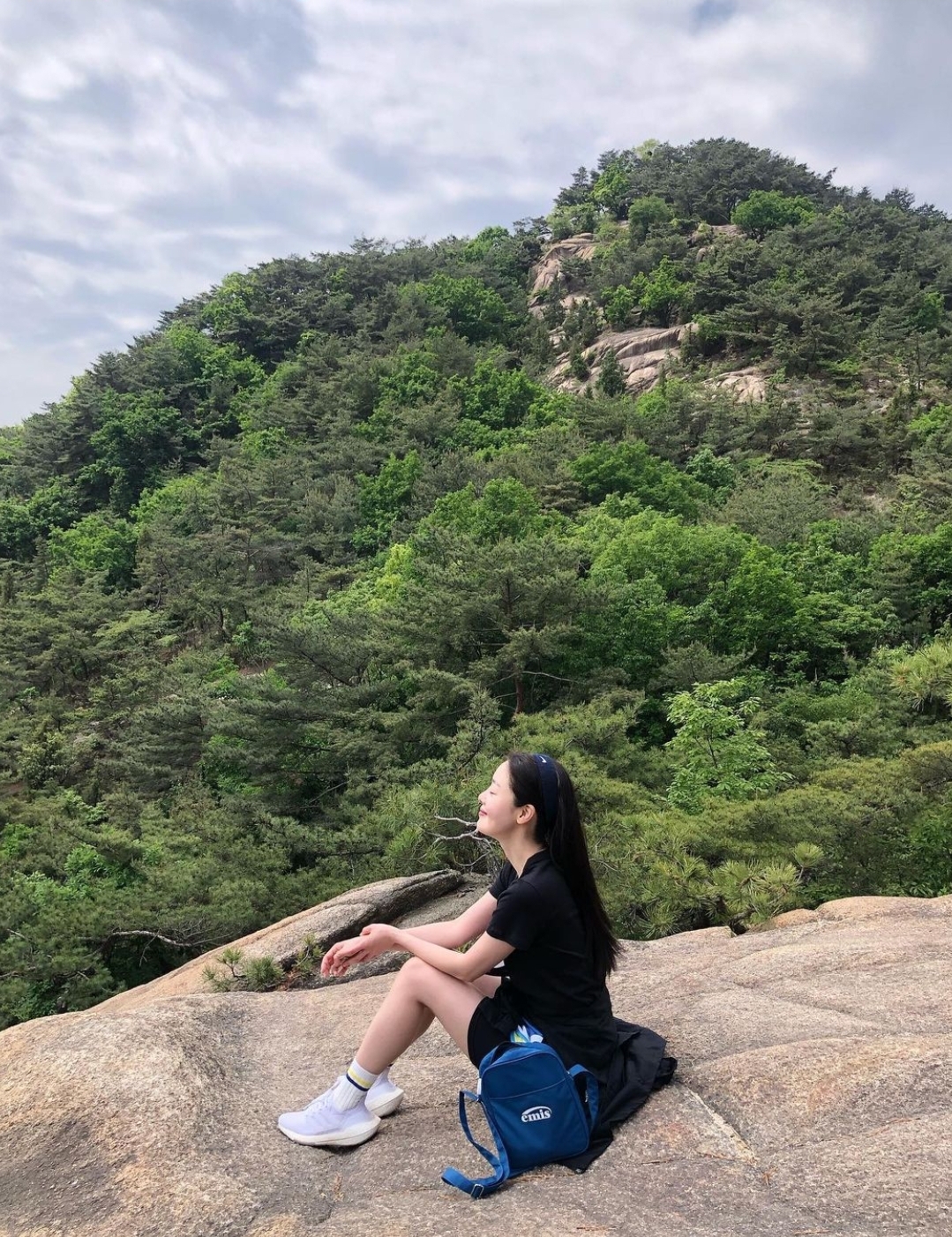 막걸리 먹으려고 등산하는 한선화.........jpg | 인스티즈
