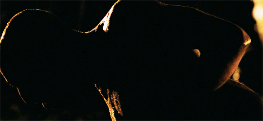 친구들이랑 동굴 탐험갔다가 이상한 동굴에 빠졌는데 갑자기 친구들이 하나 둘씩 죽어가..gif | 인스티즈