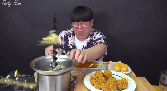 치즈분수하다가 치즈한테 개 쳐맞는 유투버 | 인스티즈