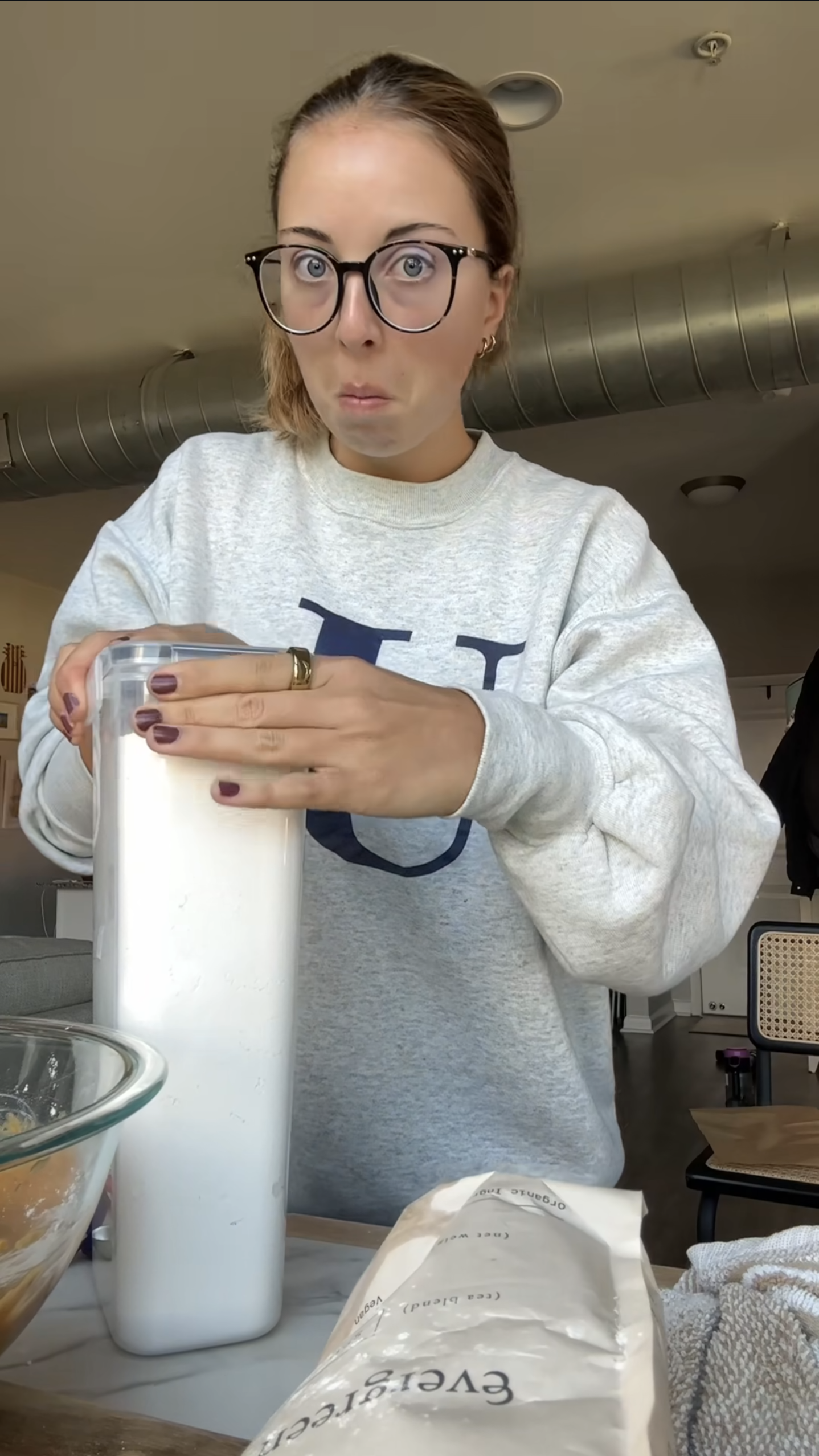 베이킹하려고 밀가루 꺼냈다가 충격먹은 사람 | 인스티즈