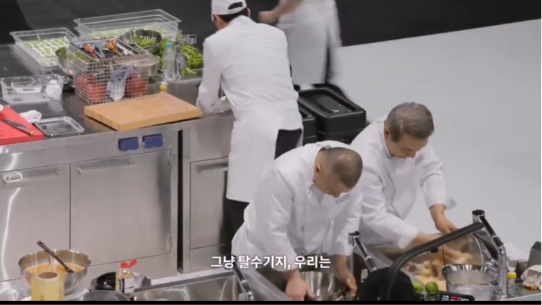 후덕죽선생님 6.25도 겪으신 연세라고..? 근데 임성근덜할아버지가 후선생님 칼 뺏어쓰고 참외김치하게햇다고 이겋도정말웃김 | 인스티즈