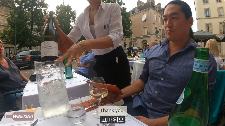 사회성 만렙 유튜버가 불친절한 프랑스식당에서 대처하는 법 | 인스티즈