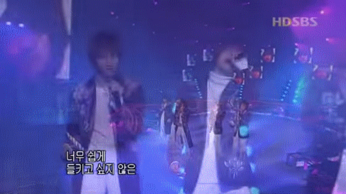 멤버의 실수를 바라보는 리더의 표정.gif | 인스티즈